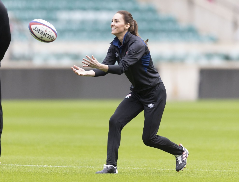 Ob tej priložnosti se je pridružila treningu na londonskem stadionu Twickenham.