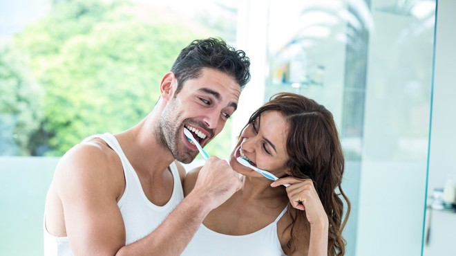 Kdaj bi si morali umiti zobe - pred ali po jutranji kavici? (foto: Profimedia)