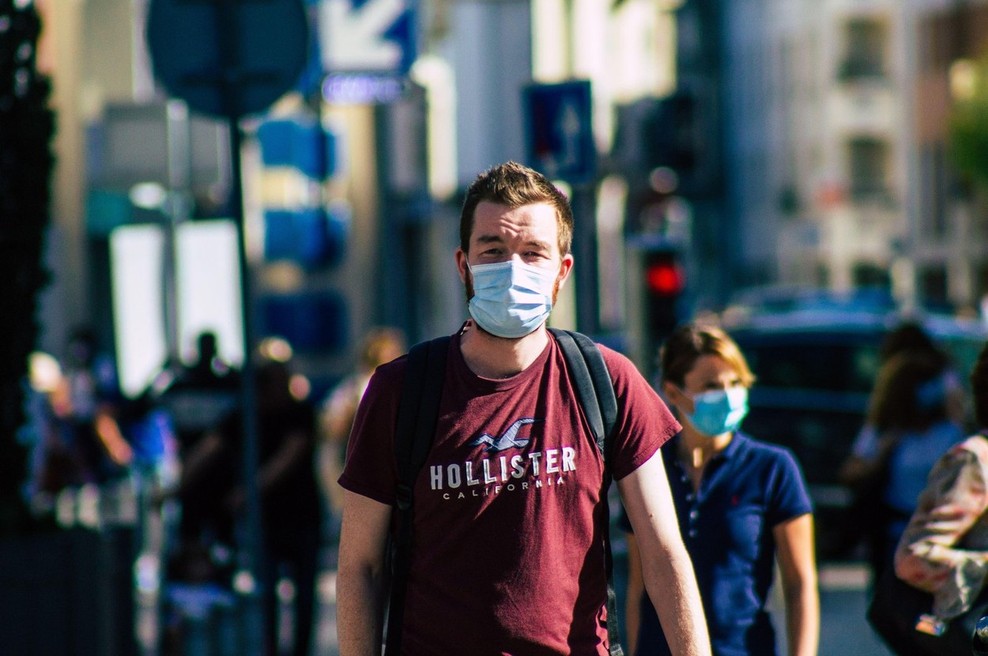 Zakaj se nekateri ljudje nikoli ne okužijo s koronavirusom? Nova študija! (foto: profimedia)