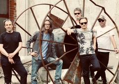 Big Foot Mama v akustični preobleki: o modrčkih na odru, kiksih in žgečkljivih zgodbah