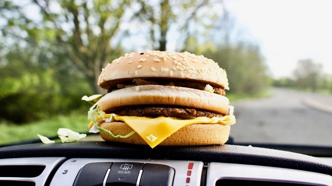 Veste, kako se pripravi Big Mac? Delavec McDonald'sa na TikToku razkril cel proces (foto: profimedia)
