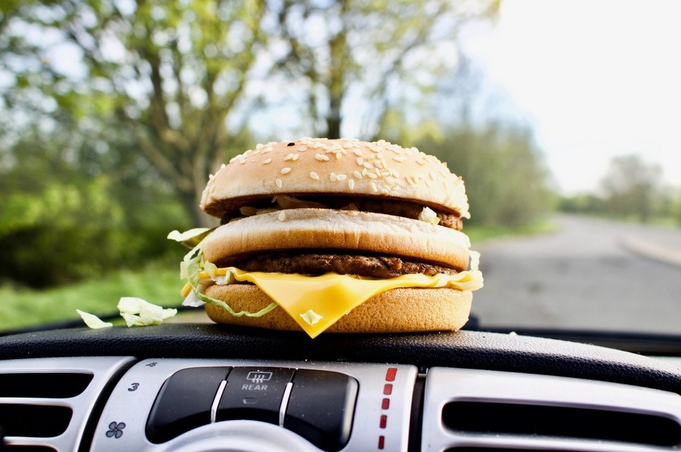 Veste, kako se pripravi Big Mac? Delavec McDonald'sa na TikToku razkril cel proces (foto: profimedia)