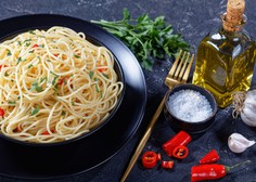 Ko ste v stiski s časom, a želite dobro jesti: TAKO pripravljeni špageti bodo NAJBOLJŠA Izbira