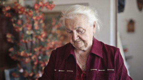 Matematični modeli kažejo na upad epidemije, kljub temu se še ne gre sprostiti