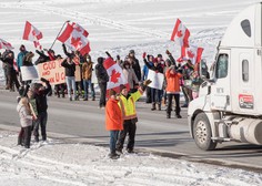 Neprijavljen protest: Slovenci danes krenili na ceste po vzoru konvojev iz Kanade (foto in video)