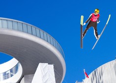 Smučarske skakalke odprle olimpijske igre za Slovenijo z zlato in bronasto kolajno