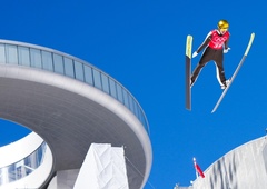 Smučarske skakalke odprle olimpijske igre za Slovenijo z zlato in bronasto kolajno