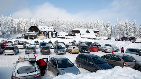 Na smučišču Kope se je pretrgala jeklenica na vlečnici
