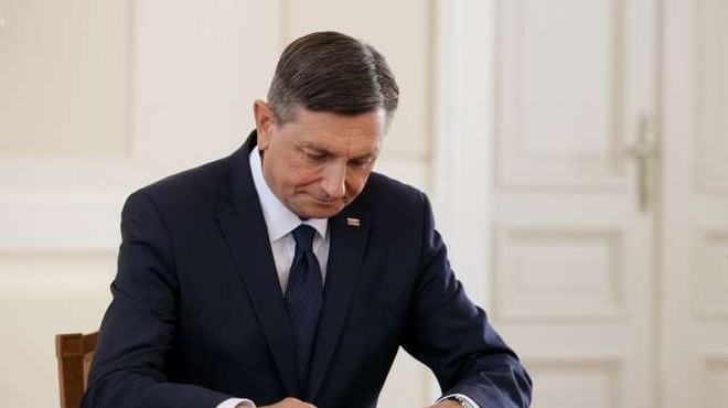 Pahor podpisal odlok o razpisu rednih volitev v DZ za 24. april (foto: Daniel Novakovič/STA)