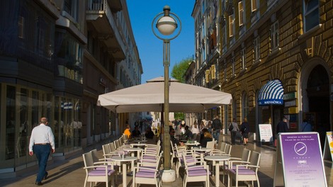Potem, ko je hotel skočiti čez okno, podvojili varovanje za morilca iz Reke