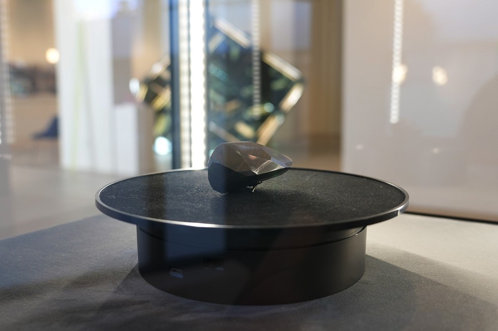V Londonu prodali redek črni diamant Enigmo za 3,8 milijona evrov (foto: profimedia)