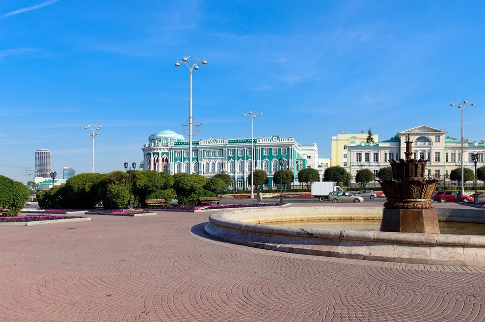 Varnostnik v muzeju s kemičnim svinčnikom narisal oči likom na sliki (foto: profimedia)