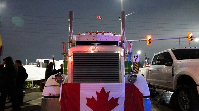 Kanadska policija razgnala protestnike, most na meji še vedno  zaprt (foto: profimedia)