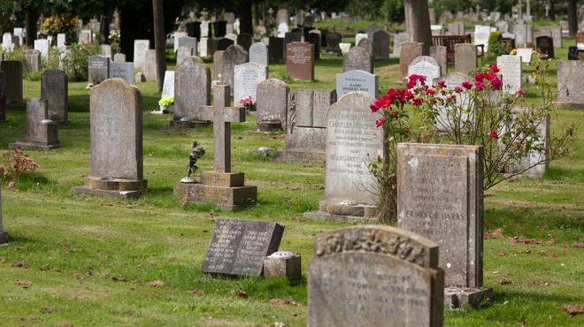 "Te 4 besede na nagrobniku naj bodo svarilo drugim," je povedal milijonar, ki je danes brez beliča (foto: profimedia)