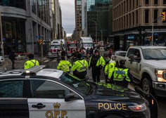 Kanadska policija (obkolila središče mesta in) začela z aretacijami protestnikov v Ottawi