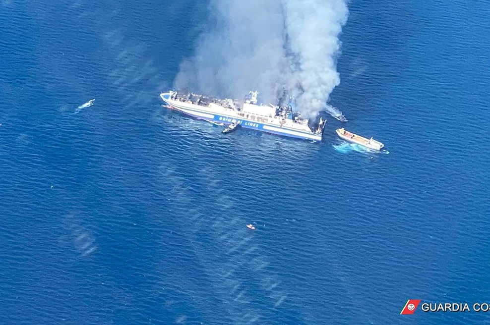 Blizu otoka Krfa zagorelo na trajektu, vsi potniki na varnem (foto: profimedia)
