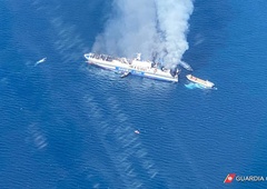 Blizu otoka Krfa zagorelo na trajektu, vsi potniki na varnem