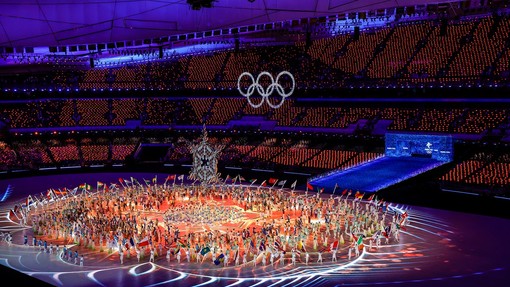 Olimpijski ogenj v Pekingu je ugasnil, zastavo s petimi krogi prevzeli Italijani