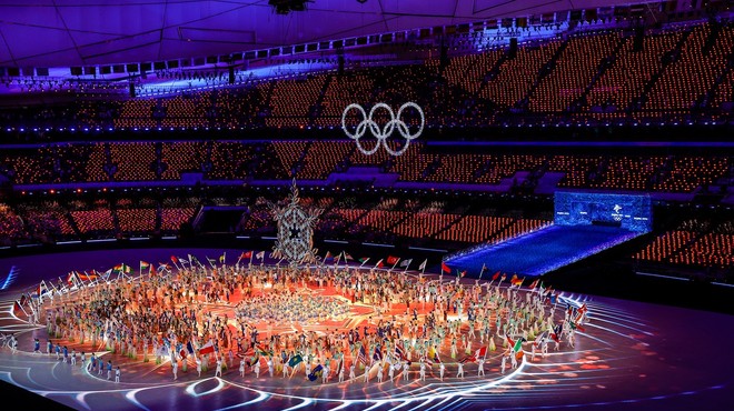 Olimpijski ogenj v Pekingu je ugasnil, zastavo s petimi krogi prevzeli Italijani (foto: profimedia)