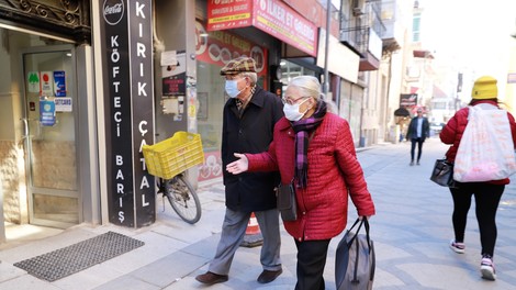 V državi trenutno 79.662 primerov aktivnih okužb