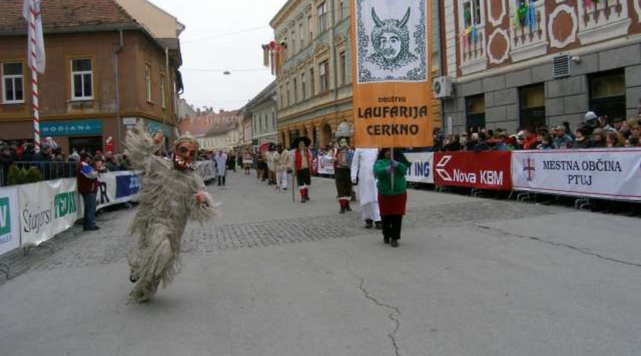 Cerkljanska laufarija v živo, na Ptuju povorke kljub sprostitvi ukrepov ne bo (foto: Vesna Pušnik Brezovnik/STA)