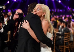 Lady Gaga in Bradley Cooper: KEMIJA je še vedno še kako prisotna!