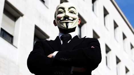 Hekerska skupina Anonymus sprožila kibernetsko vojno proti Rusiji