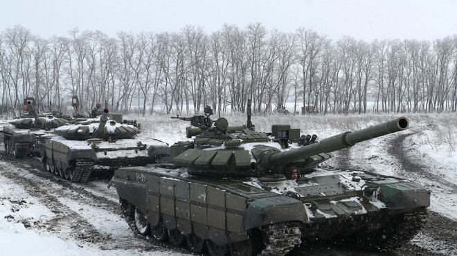 Napaden center Harkova (60 kilometrov dolg vojaški konvoj pa le še 25 kilometrov oddaljen od Kijeva) (foto: profimedia)