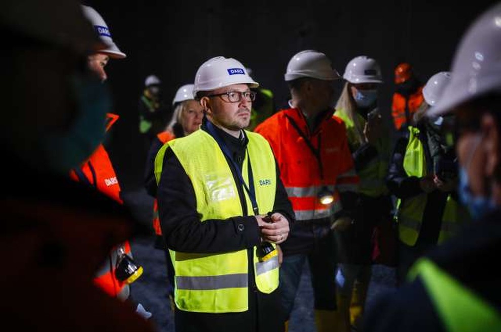 Vrtovec si je z upravo Darsa ogledal potek gradnje druge cevi predora Karavanke (foto: Anže Malovrh/STA)