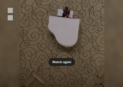 Zaslišala je klavir, potem pa na hodniku posnela ukrajinskega dečka, ki ga je igral