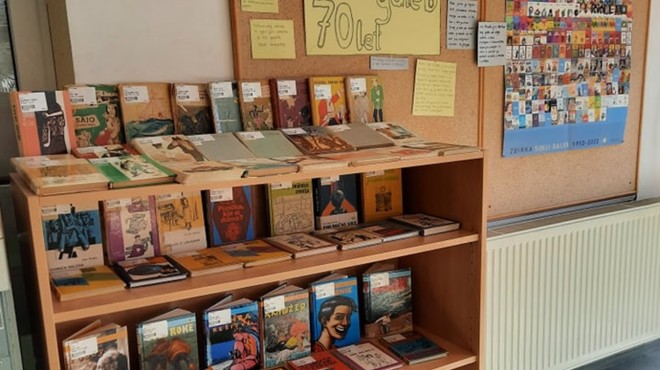 Sinji galeb mladim bralcem že 70 let nosi kakovostne knjige domače in tuje literature (foto: Twitter @Mladinska_MK)