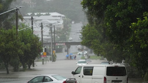 Poplave, kakršnih Avstralci ne pomnijo, terjale najmanj 14 življenj