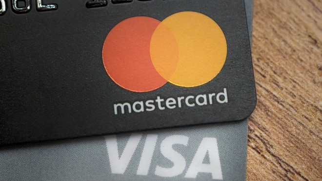 Visa in Mastercard zaradi vdora v Ukrajino ustavila poslovanje v Rusiji (foto: profimedia)