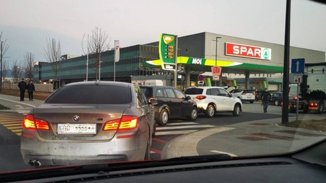 Zjutraj bi se lahko zbudli v novo "bencinsko" realnost, možne so rekordne cene goriv