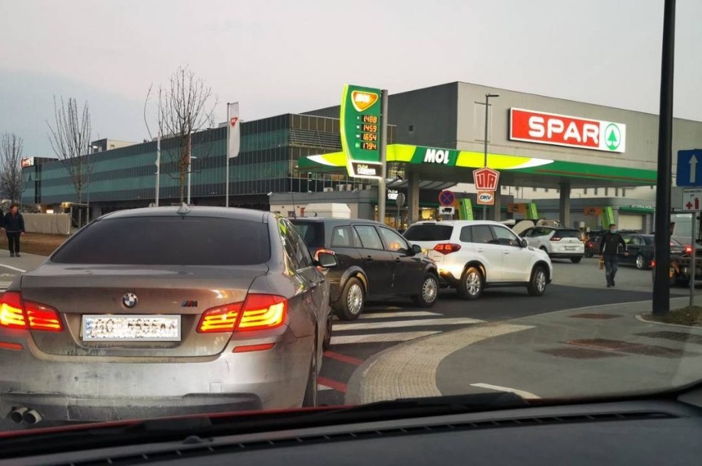 Zjutraj bi se lahko zbudli v novo "bencinsko" realnost, možne so rekordne cene goriv (foto: N1)
