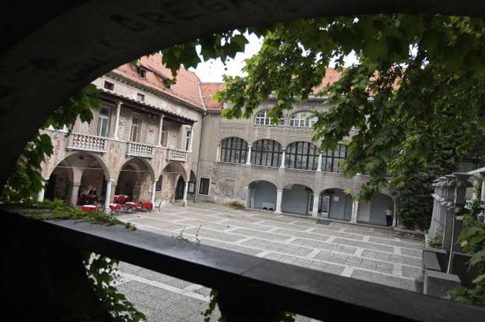 Poletno gledališče Križanke bo z novo streho zaživelo konec aprila (foto: Stanko Gruden/STA)