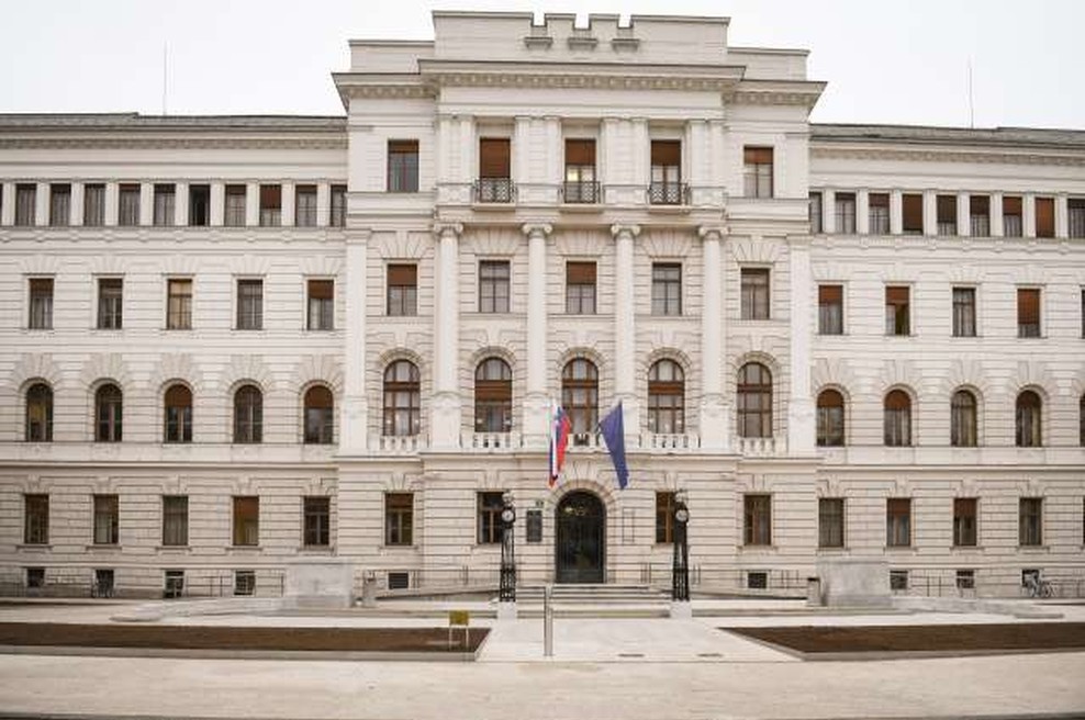 Zaradi grožnje z bombo evakuirali stavbo ljubljanskega sodišča (foto: Nebojša Tejić/STA)