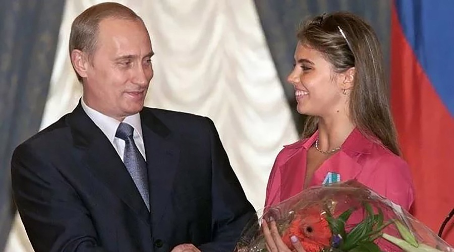Putin svojih šest otrok, nekdanjo ženo Ljudmilo in skrivnostno žensko skril na varno (foto: Profimedia)