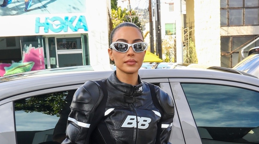 Poglejte to: Kim Kardashian na revijo Balenciaga ovita v OPOZORILNI TRAK! (foto: Profimedia)