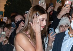 (FOTO) Hailey Bieber v Parizu presenetila v nežnem, a seksi satenu