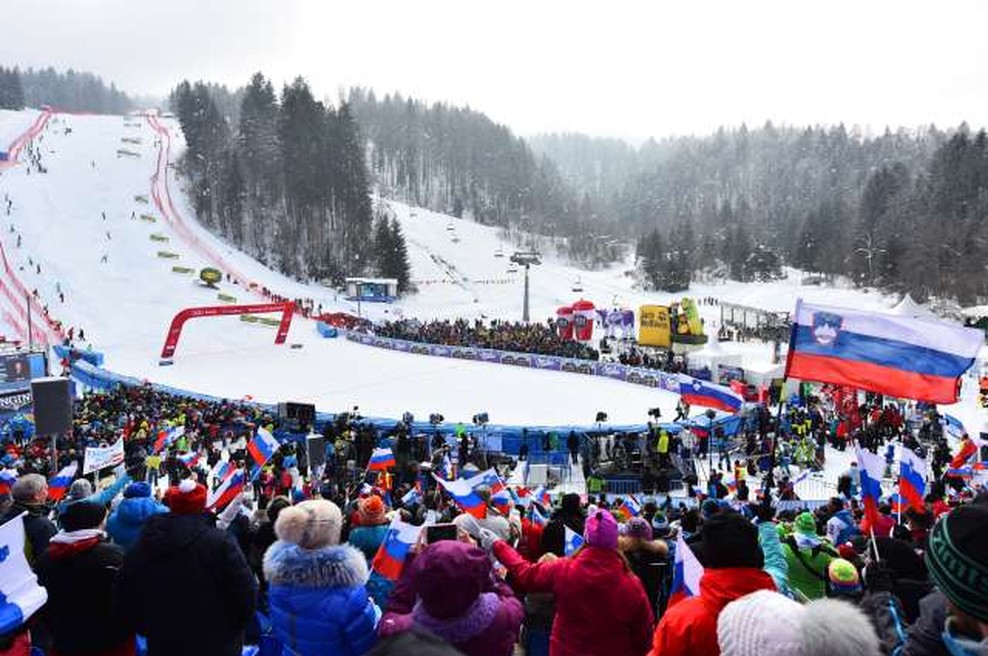 V Kranjski Gori po dveh letih znova gledalci v ciljni areni (foto: Tamino Petelinšek/STA)