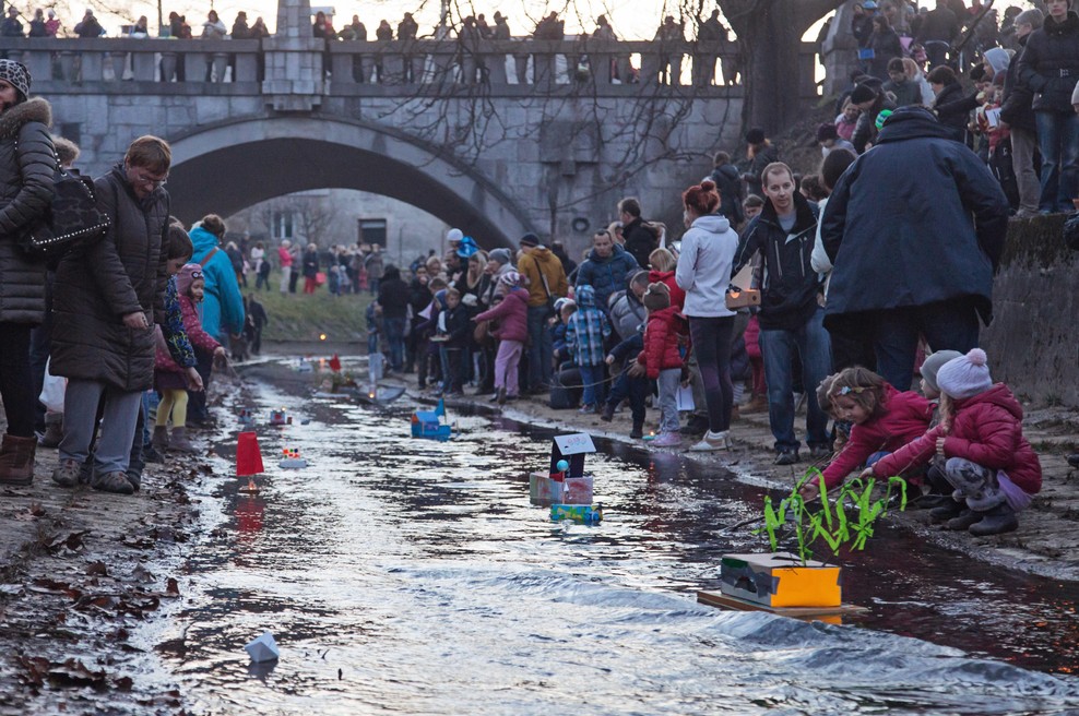 Gregorčki 2022: pozdrav pomladi ob Gradaščici v Trnovem (foto: imagosloveniae.net)