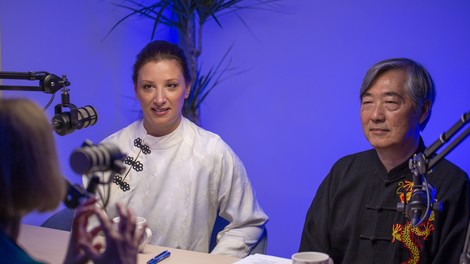 MODRA SOBA z Majo Megla: Chen Shining in Tina Hribar o zdravju, taj čiju in či gongu.