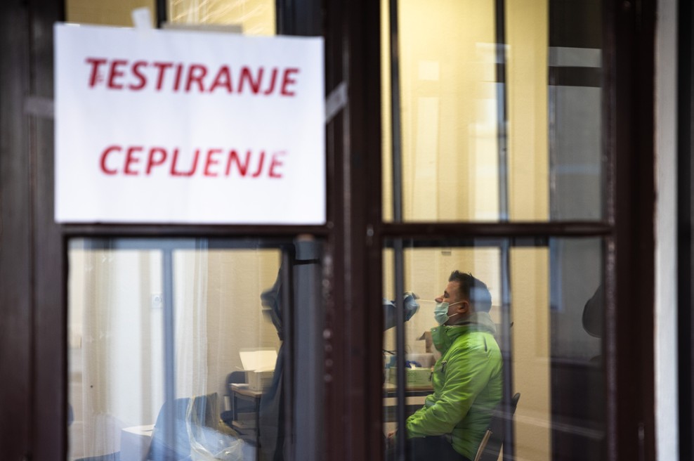 Za veliko večino dejavnosti od nedavnega ni več treba izpolnjevati pogoja preboleli, cepljeni, testirani (PCT). (foto: Profimedia)