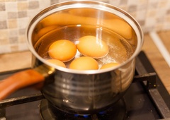 Vode, v kateri ste kuhali jajca, nikar ne zlivajte v odtok: ne boste verjeli, zakaj