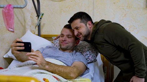 VIDEO: Je Volodimir Zelenski voditelj z najtoplejšim srcem?