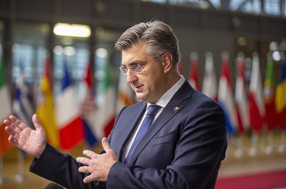 Hrvaški premier: "Na tem letalniku je bil eksploziv, neke vrste bomba" (foto: profimedia)