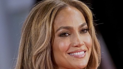 Jennifer Lopez čudovita v najlepši pomladni obleki doslej. To morate videti!
