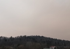 FOTO: Ste ga tudi vi že opazili na vašem avtomobilu? Tako je videti saharski pesek, ki je dosegel Slovenijo