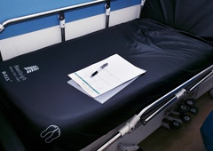 Legendarni slovenski glasbenik po težki hospitalizaciji presenetil oboževalce